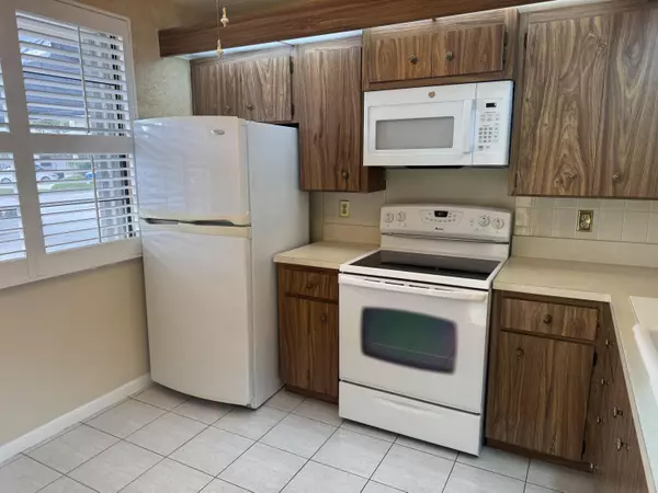 West Palm Beach, FL 33409,3521 Village BLVD 104