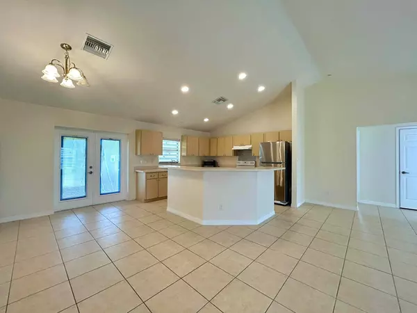 Clewiston, FL 33440,328 W Sugarland CIR