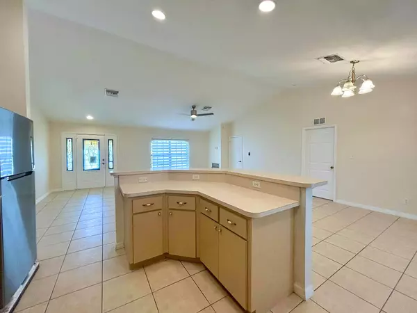 Clewiston, FL 33440,328 W Sugarland CIR