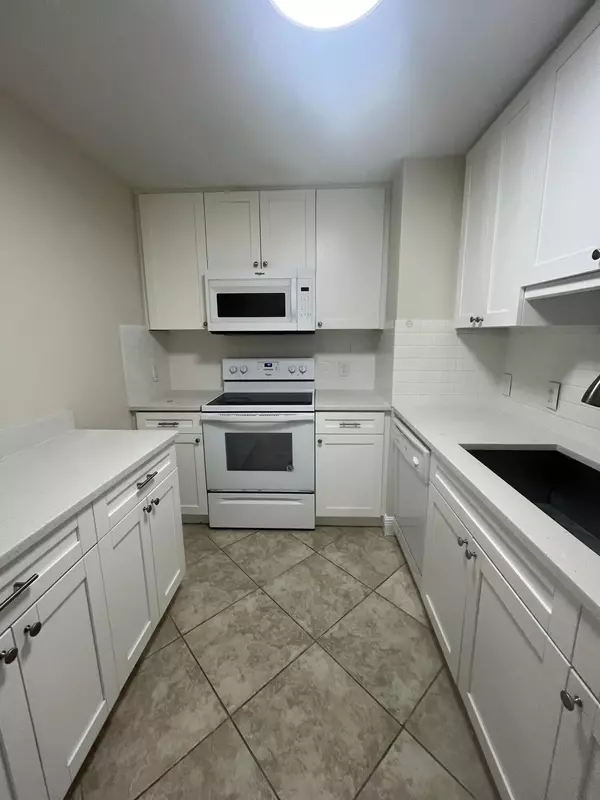 West Palm Beach, FL 33407,5600 N Flagler DR 2705