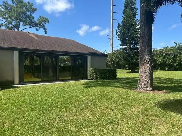 Greenacres, FL 33415,725 Sunny Pine WAY A