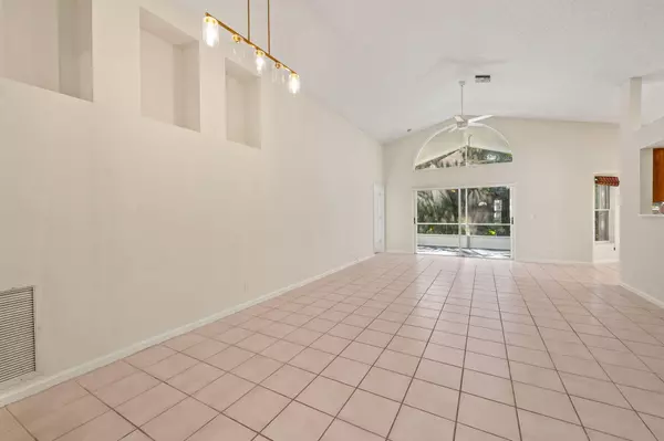 Greenacres, FL 33413,300 Hammocks TRL