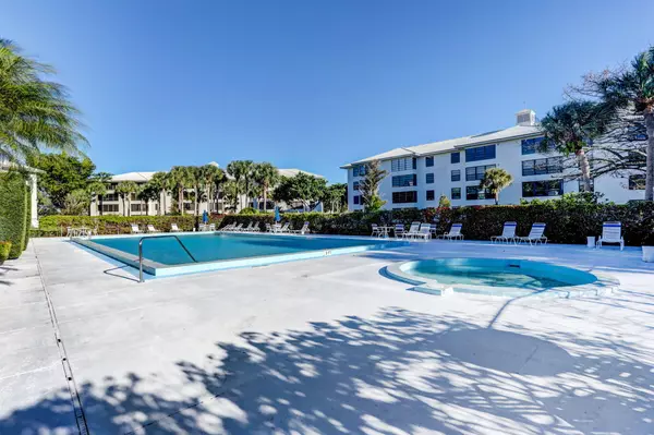 West Palm Beach, FL 33401,3516 Whitehall DR 101