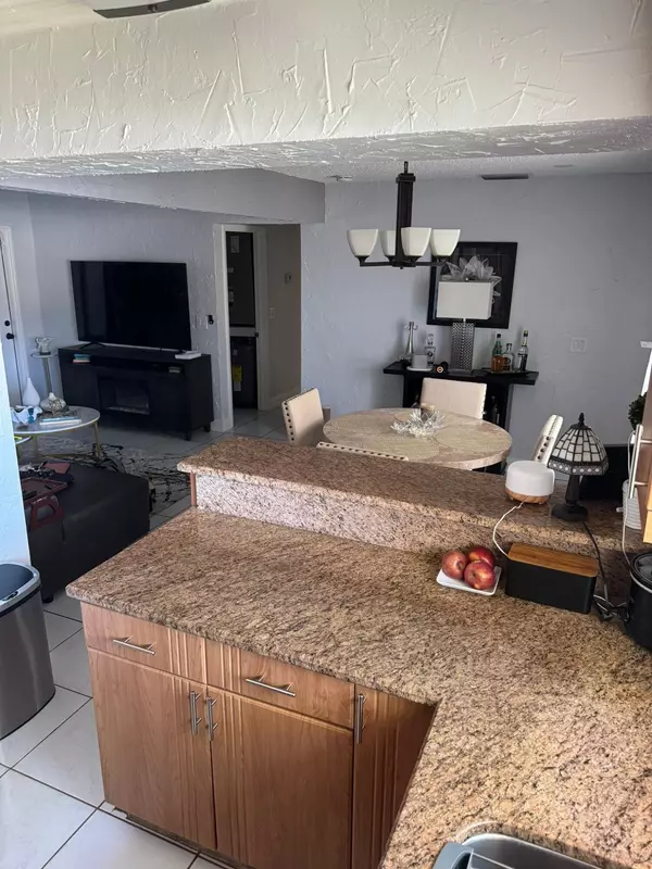 West Palm Beach, FL 33415,5288 Bosque LN 53