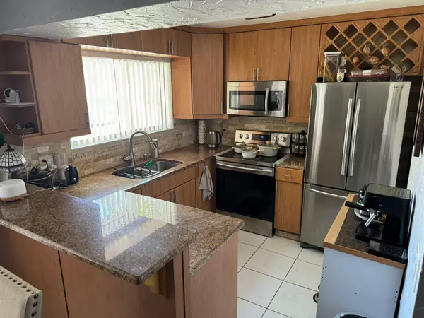 West Palm Beach, FL 33415,5288 Bosque LN 53