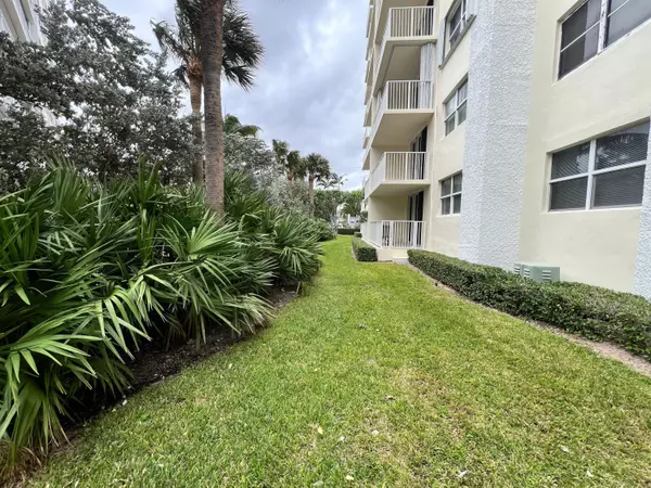 South Palm Beach, FL 33480,3540 S Ocean BLVD 108