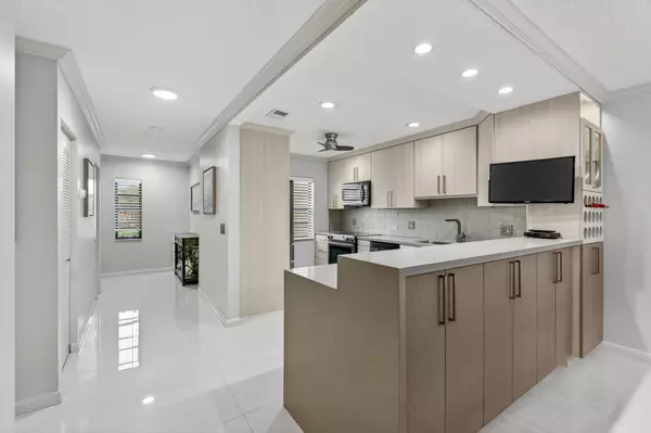 Boca Raton, FL 33433,8450 Casa Del Lago J