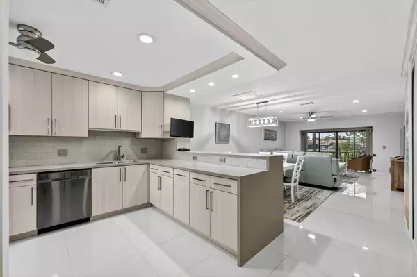 Boca Raton, FL 33433,8450 Casa Del Lago J