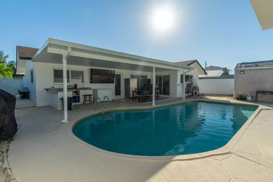 4963 Pine Cone LN, West Palm Beach, FL 33417