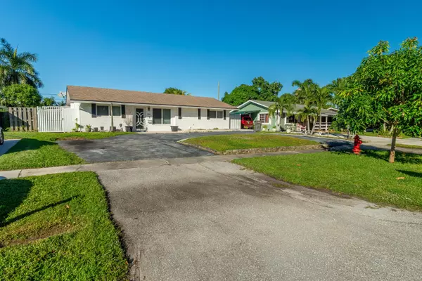 West Palm Beach, FL 33417,4963 Pine Cone LN