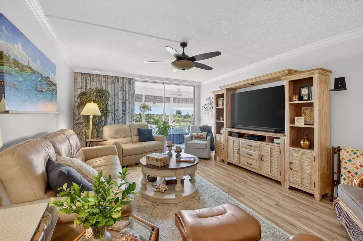 Boca Raton, FL 33428,23279 Barwood LN 402