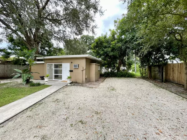 Fort Lauderdale, FL 33315,320 SW 21 ST R