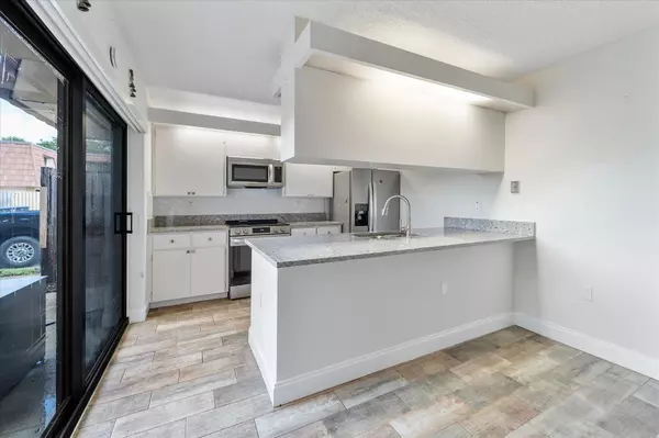 West Palm Beach, FL 33409,557 Green Springs PL
