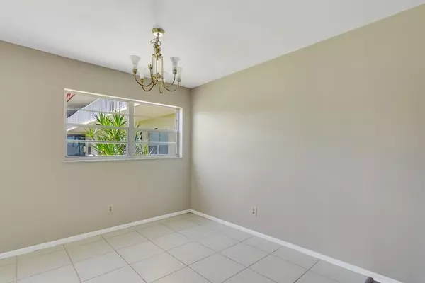 Vero Beach, FL 32962,89 Crooked Tree LN 106