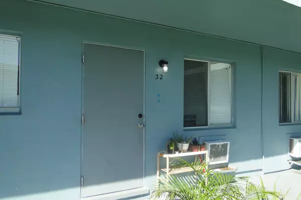 Lake Worth Beach, FL 33460,1829 N A ST 32