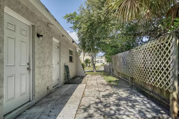 West Palm Beach, FL 33401,1320 Wellington ST A