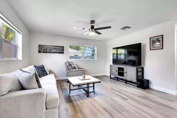 Palm Beach Gardens, FL 33410,9148 Bamboo DR