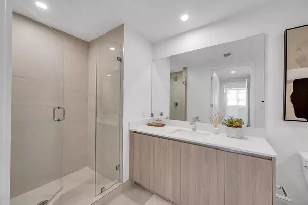 Fort Lauderdale, FL 33301,401 SW 1st AVE 2803