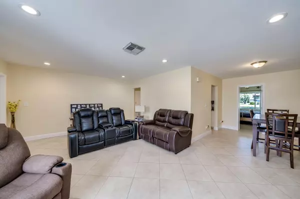 Tamarac, FL 33321,9603 NW 67th CT