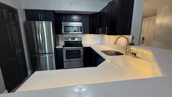 208 Villa CIR, Boynton Beach, FL 33435