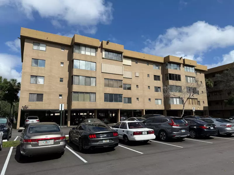 8030 Hampton BLVD 414, North Lauderdale, FL 33068