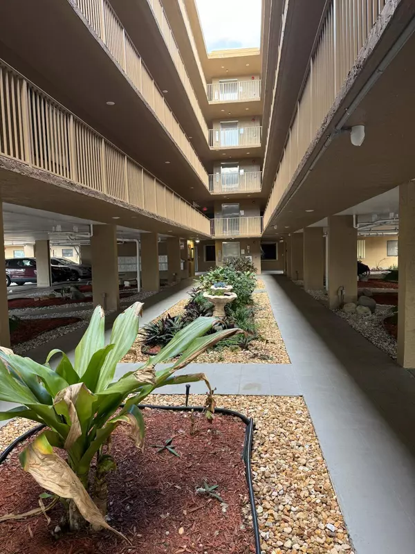 North Lauderdale, FL 33068,8030 Hampton BLVD 414