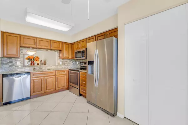 Delray Beach, FL 33446,7290 Kinghurst DR 406