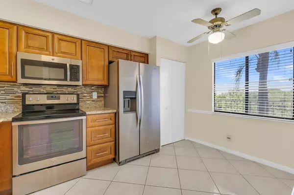 Delray Beach, FL 33446,7290 Kinghurst DR 406