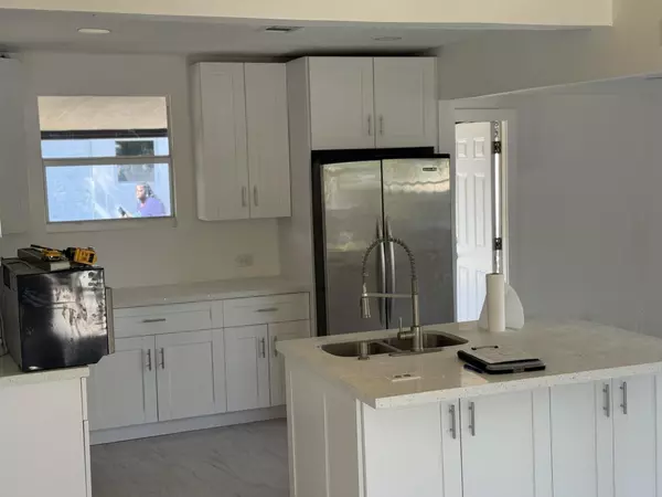 Lake Worth Beach, FL 33460,821 N B ST