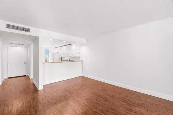 Boca Raton, FL 33432,15 Royal Palm WAY 6040