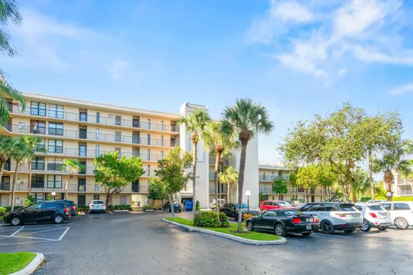 Boca Raton, FL 33432,15 Royal Palm WAY 6040