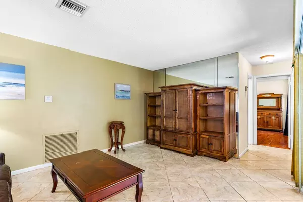 Greenacres, FL 33463,3709 Hertford CT