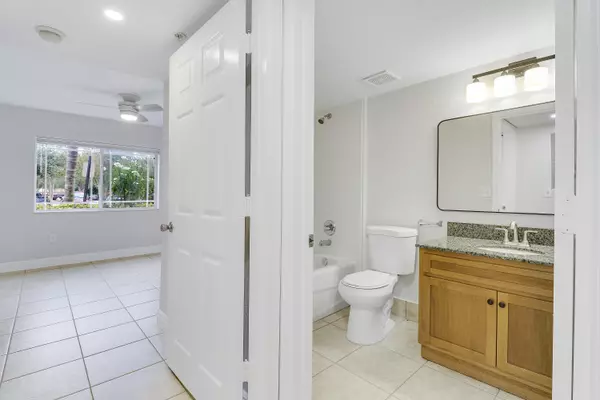 Port Saint Lucie, FL 34986,171 SW Palm DR 105