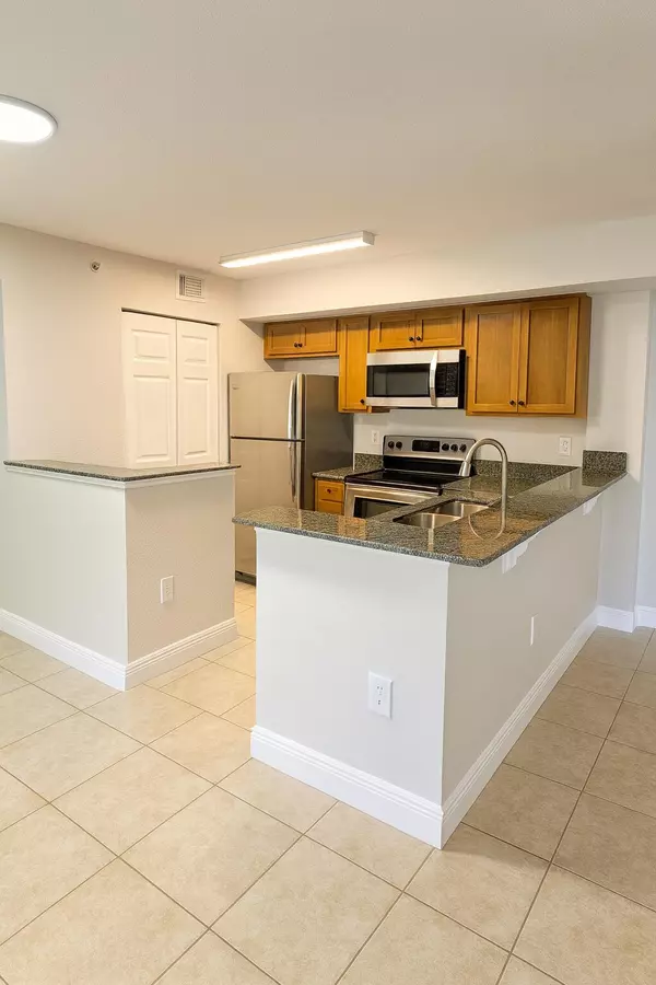 Port Saint Lucie, FL 34986,171 SW Palm DR 105