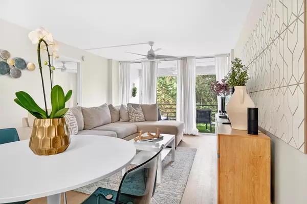 Oakland Park, FL 33309,106 Royal Park DR 3c