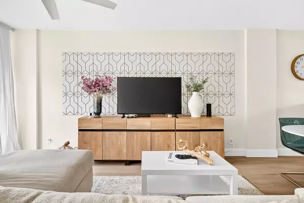 Oakland Park, FL 33309,106 Royal Park DR 3c