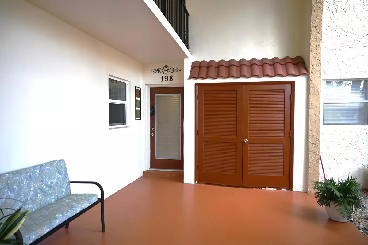 West Palm Beach, FL 33411,198 Lake Evelyn DR