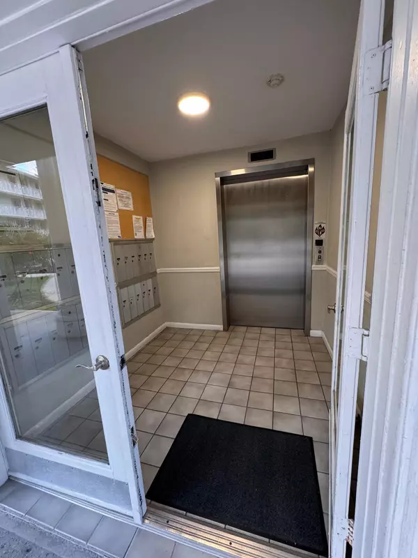 West Palm Beach, FL 33409,3507 Village BLVD 201