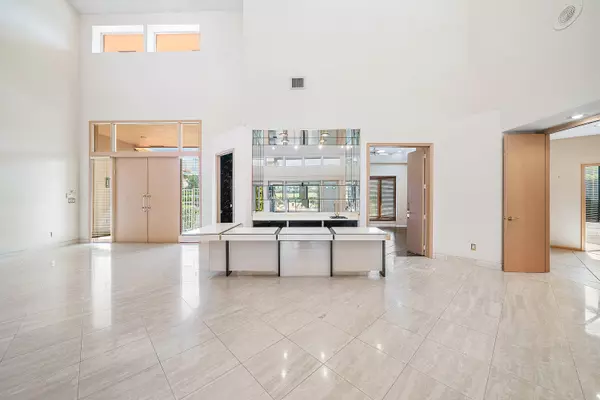 Boca Raton, FL 33487,4952 Bocaire BLVD