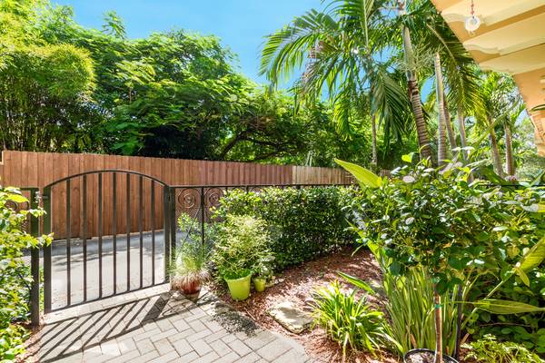 Lake Worth Beach, FL 33460,218 S Federal HWY 2