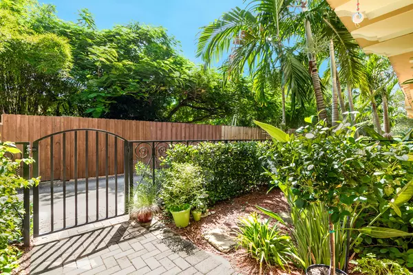 Lake Worth Beach, FL 33460,218 S Federal HWY 2