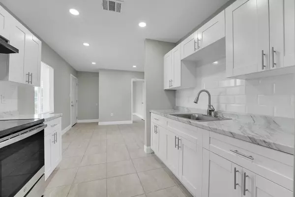 Fort Pierce, FL 34947,306 N 28th ST