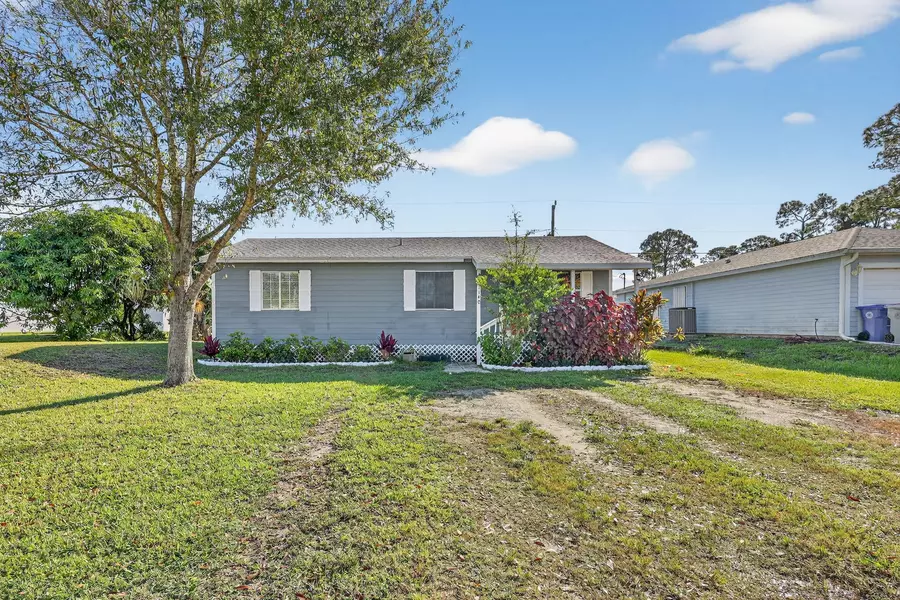 1140 SW 11th TER, Vero Beach, FL 32962