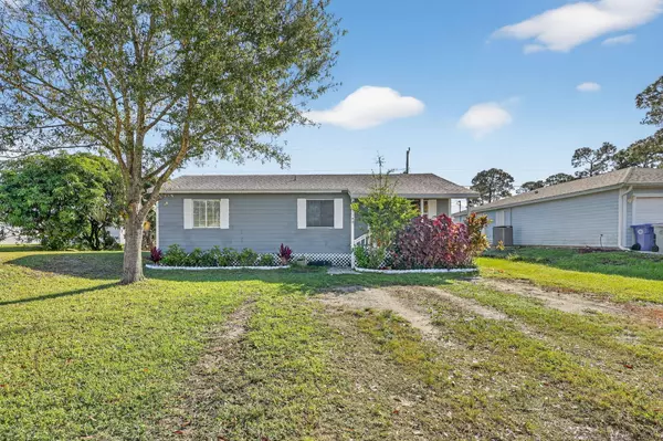 1140 SW 11th TER, Vero Beach, FL 32962