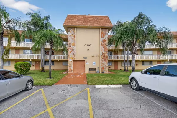 Palm Springs, FL 33461,600 Village Green CT 322