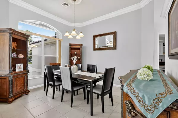 Lake Worth, FL 33463,5609 Lake Shore Village CIR