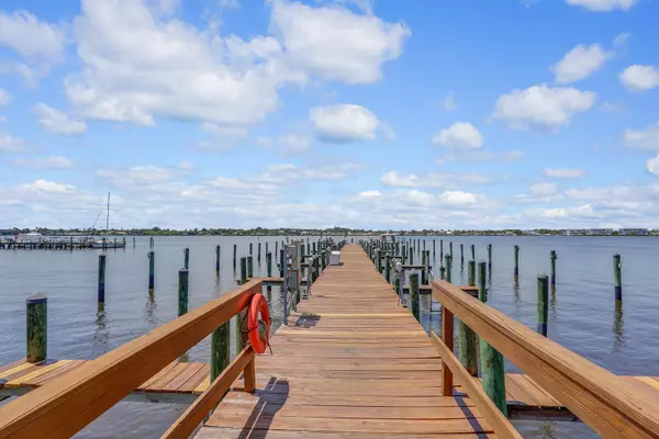 Stuart, FL 34994,1852 SW Palm City RD 202