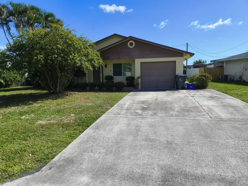 3694 Brooklyn LN, Lake Worth, FL 33461