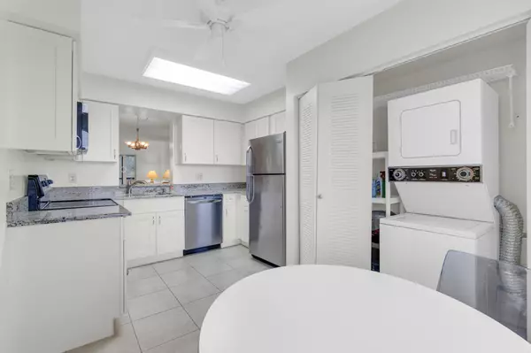 Delray Beach, FL 33446,7192 Huntington LN 407