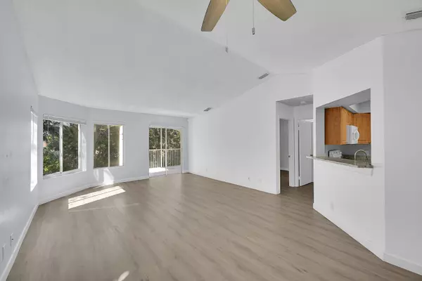 Boynton Beach, FL 33426,815 W Boynton Beach BLVD 14-201